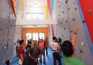 Tempat latihan panjat dinding peak to peak 