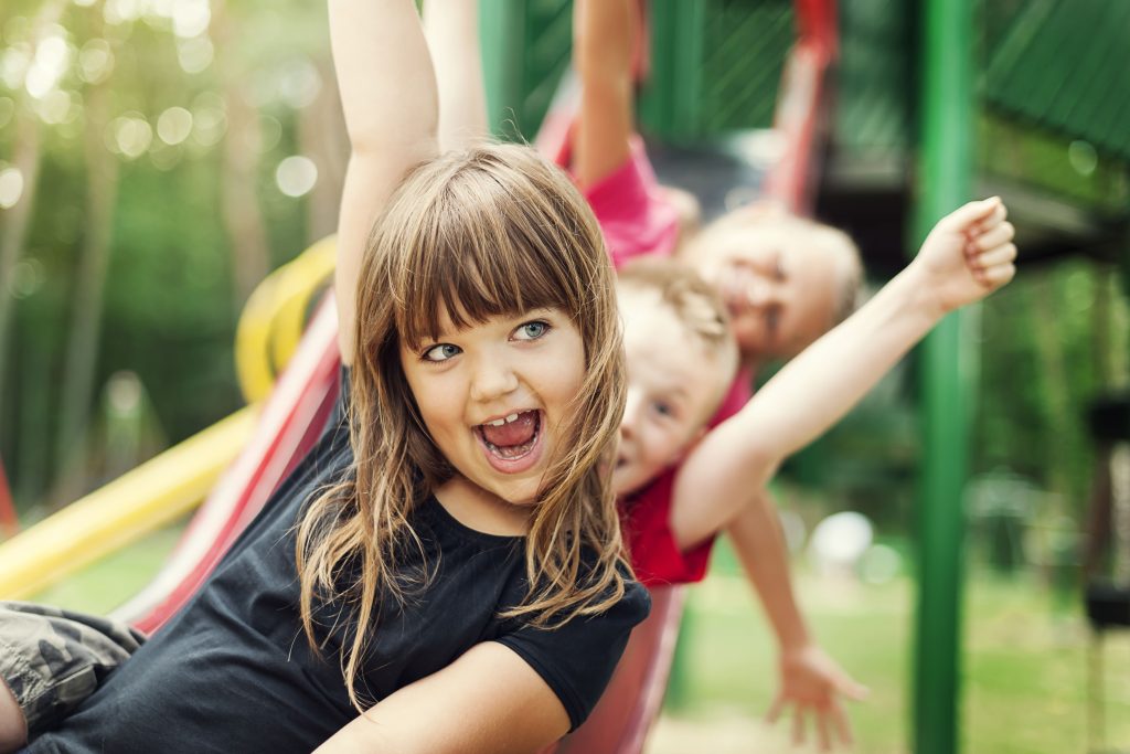 Pentingnya kebahagiaan anak bermain playground