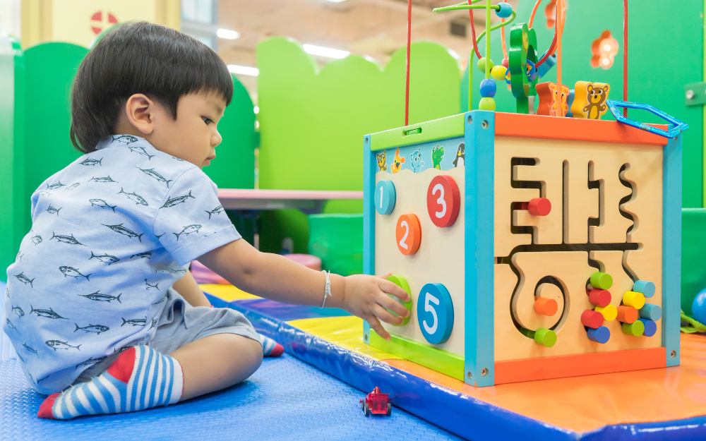 Permainan sensorik di playground anak happy play indonesia