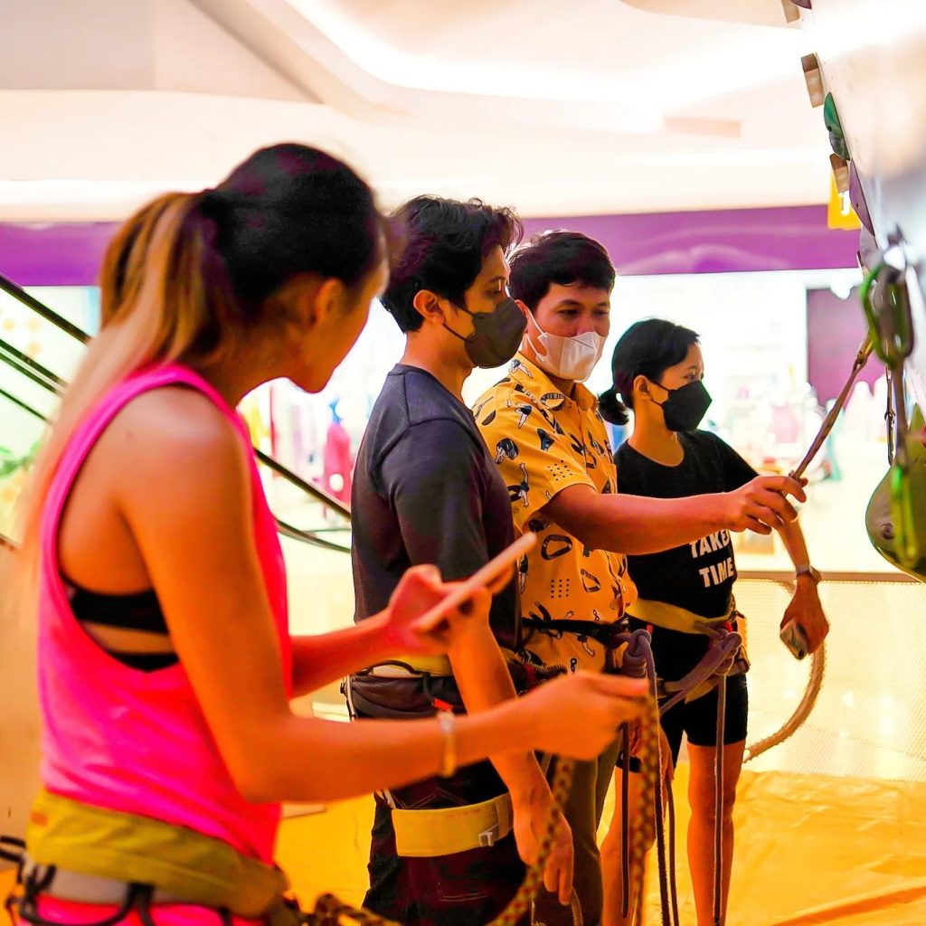 4 Wisata Panjat Tebing Anak di Jakarta - Indoclimb FX Sudirman Jakarta