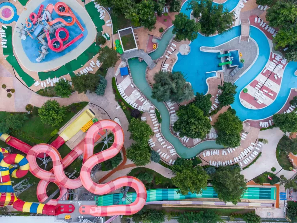 Perbedaan Waterpark dan Waterboom