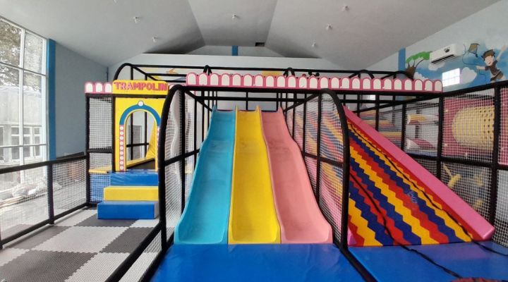 Proyek Indoor Playground HI Syarifudin Bu Mina Maluku 2